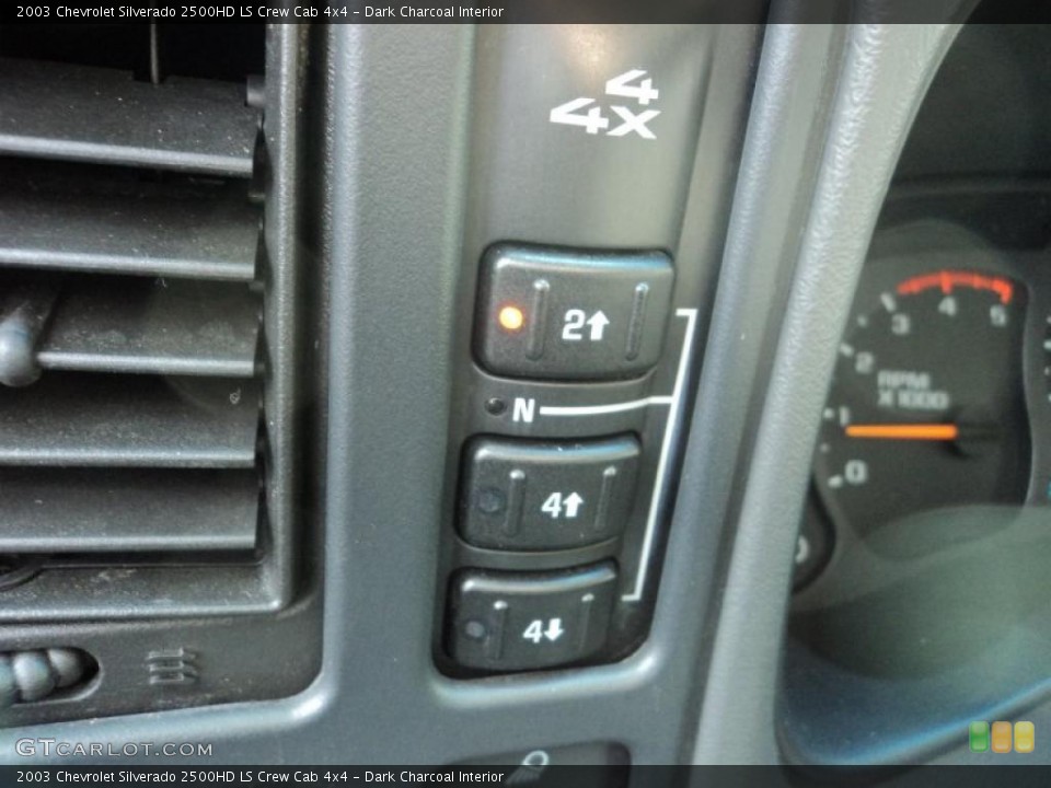 Dark Charcoal Interior Controls for the 2003 Chevrolet Silverado 2500HD LS Crew Cab 4x4 #48383180