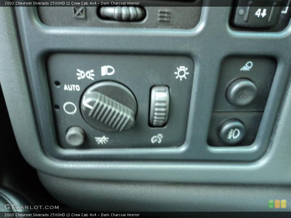 Dark Charcoal Interior Controls for the 2003 Chevrolet Silverado 2500HD LS Crew Cab 4x4 #48383183