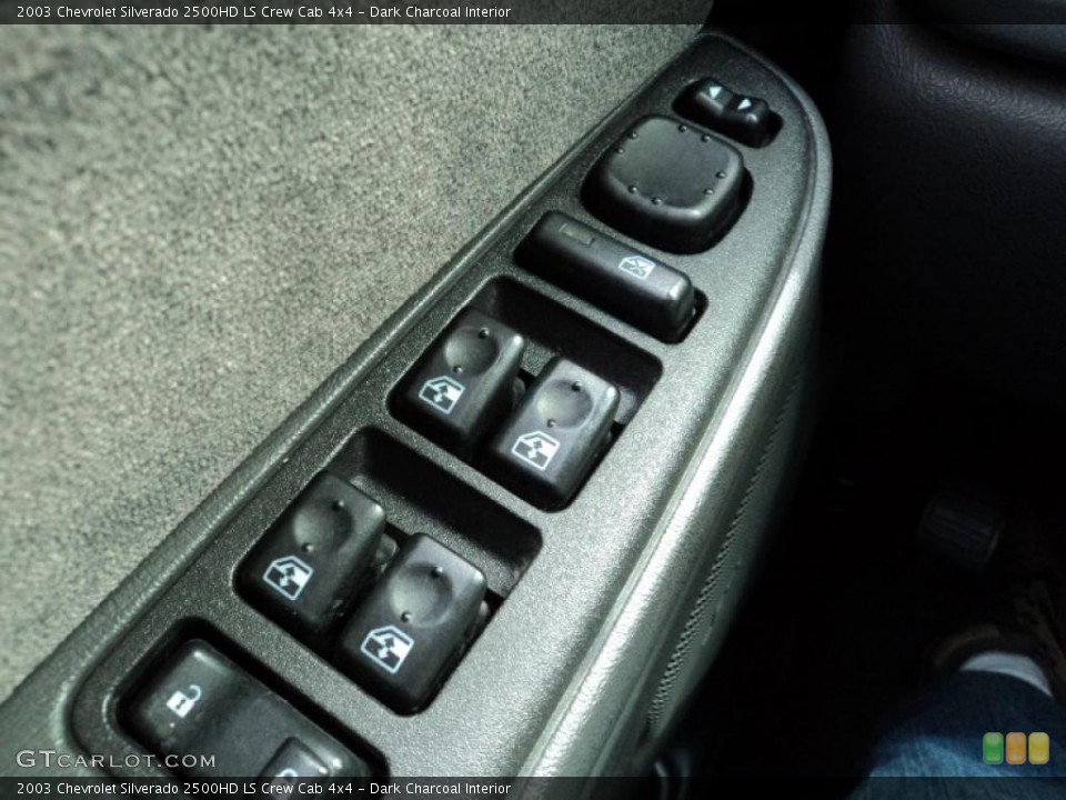 Dark Charcoal Interior Controls for the 2003 Chevrolet Silverado 2500HD LS Crew Cab 4x4 #48383189