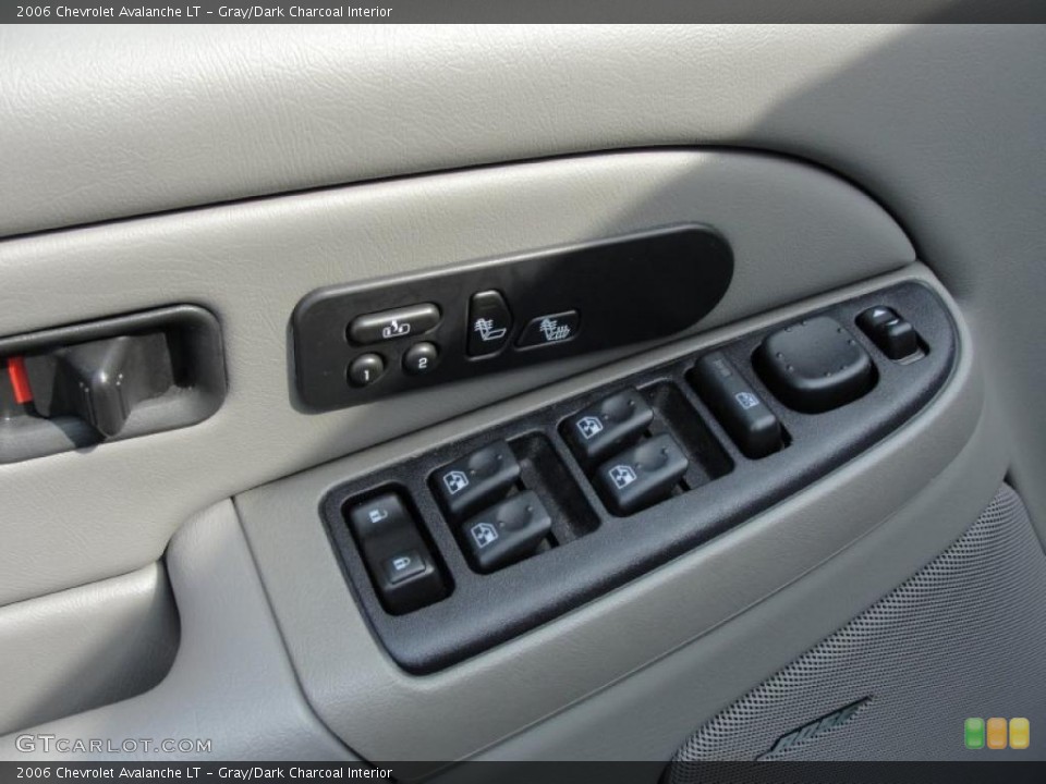 Gray/Dark Charcoal Interior Controls for the 2006 Chevrolet Avalanche LT #48385214