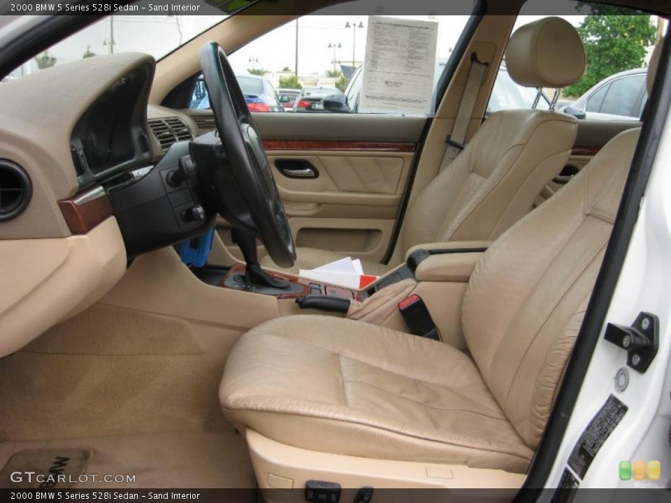 Sand Interior Photo for the 2000 BMW 5 Series 528i Sedan #48409141