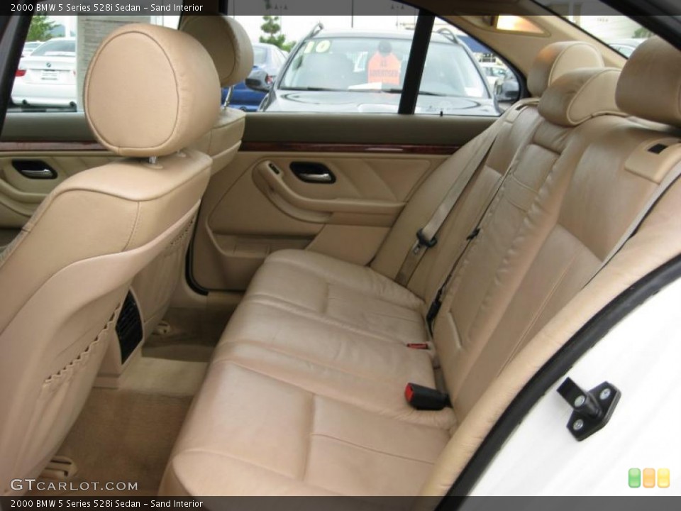 Sand Interior Photo for the 2000 BMW 5 Series 528i Sedan #48409153