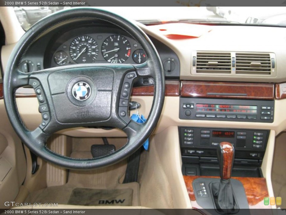 Sand Interior Dashboard for the 2000 BMW 5 Series 528i Sedan #48409162
