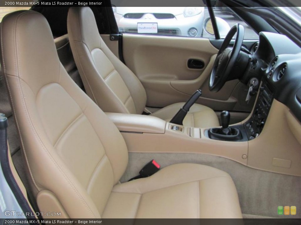 Beige Interior Photo for the 2000 Mazda MX-5 Miata LS Roadster #48411997