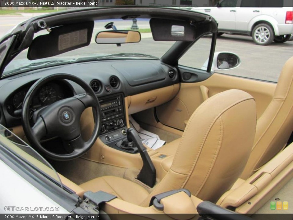 Beige Interior Photo for the 2000 Mazda MX-5 Miata LS Roadster #48412084