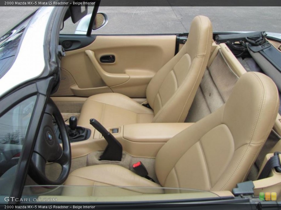 Beige Interior Photo for the 2000 Mazda MX-5 Miata LS Roadster #48412096