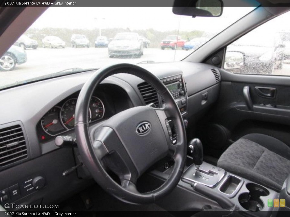 Gray Interior Photo for the 2007 Kia Sorento LX 4WD #48419080