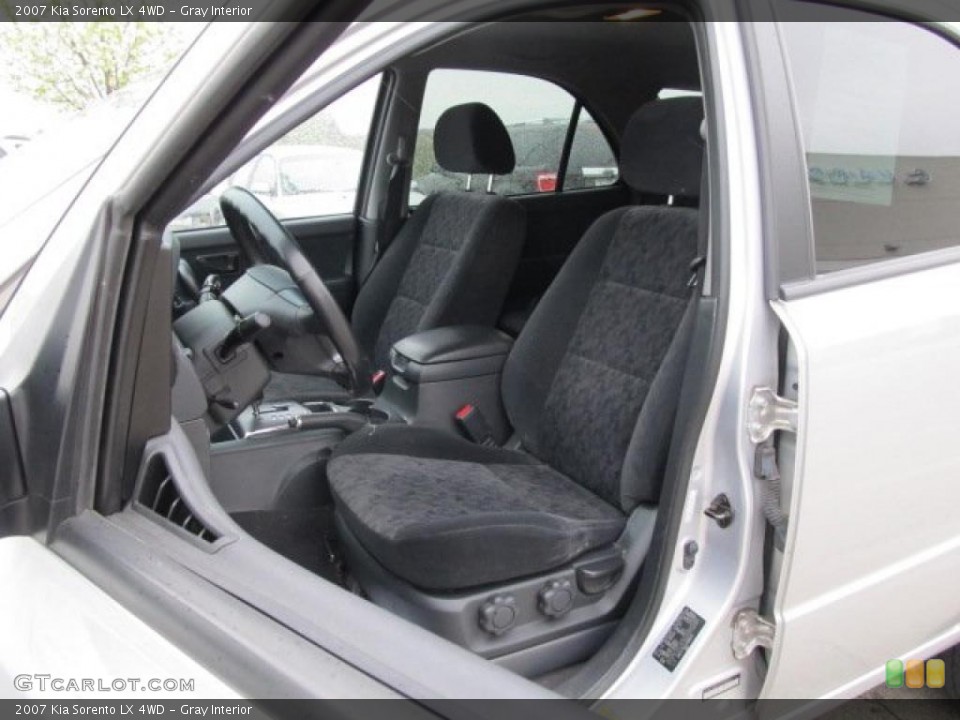 Gray Interior Photo for the 2007 Kia Sorento LX 4WD #48419113