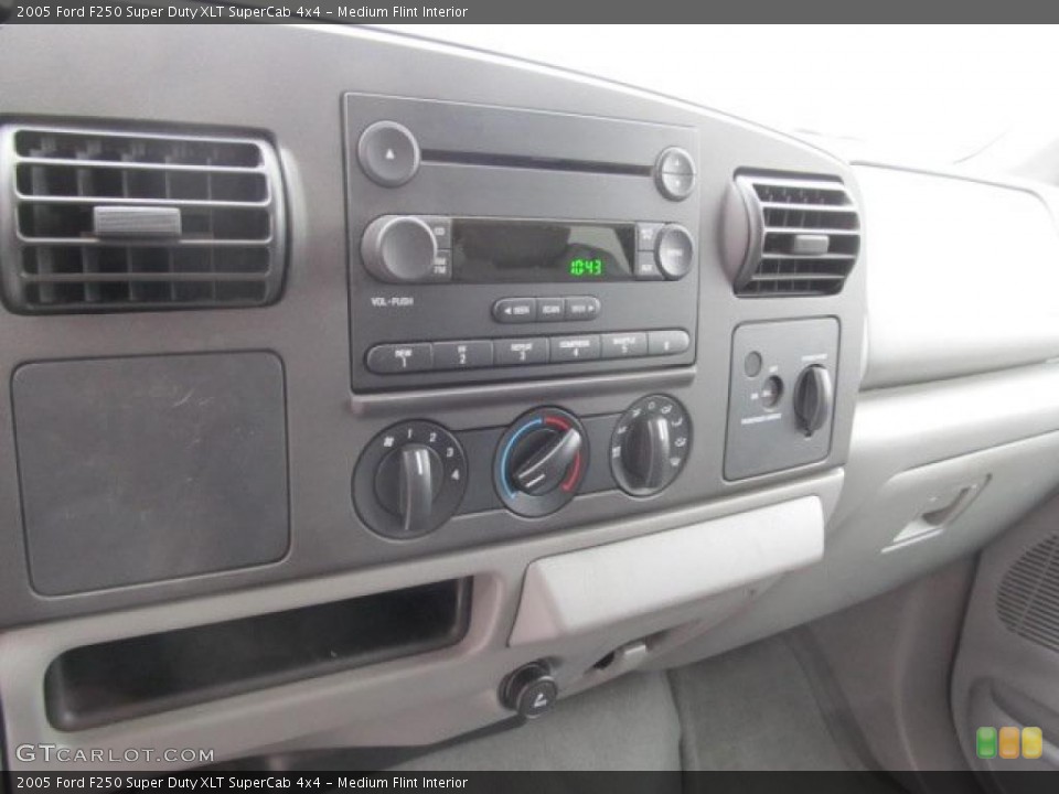 Medium Flint Interior Controls for the 2005 Ford F250 Super Duty XLT SuperCab 4x4 #48419413