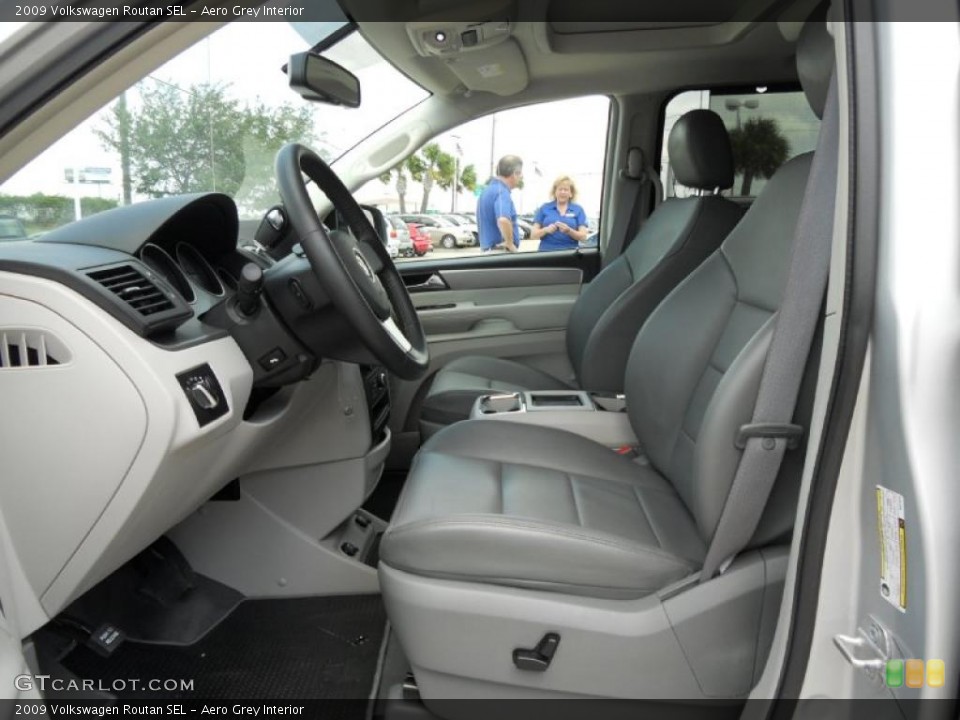 Aero Grey Interior Photo for the 2009 Volkswagen Routan SEL #48427444