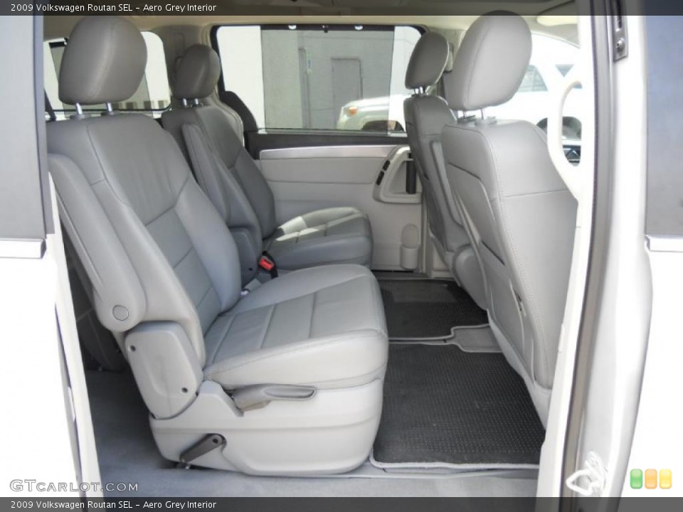 Aero Grey Interior Photo for the 2009 Volkswagen Routan SEL #48427492