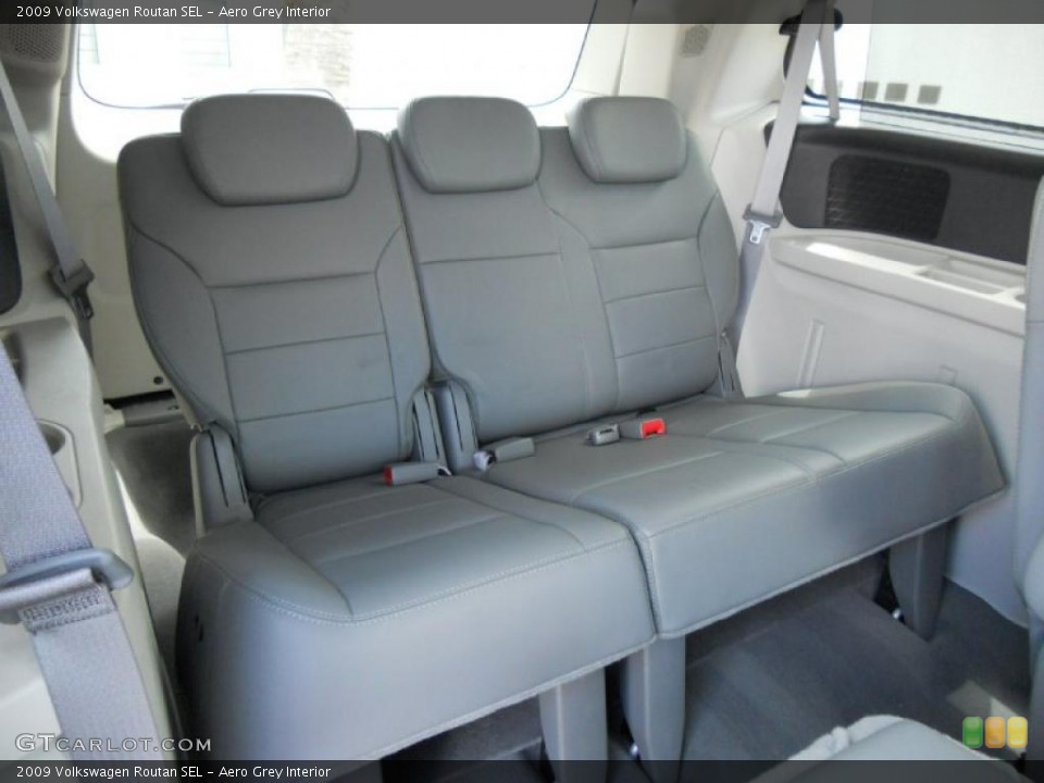 Aero Grey Interior Photo for the 2009 Volkswagen Routan SEL #48427504