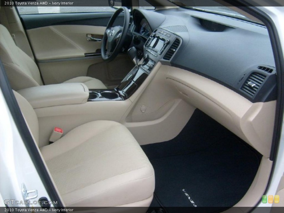 Ivory Interior Photo for the 2010 Toyota Venza AWD #48432579
