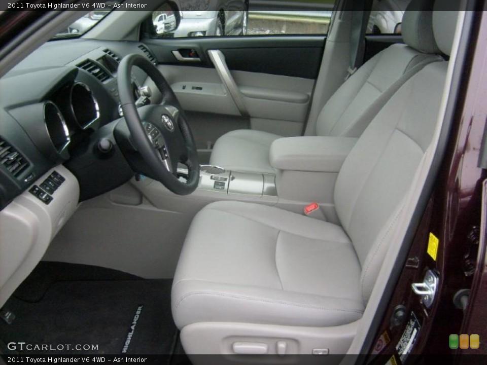 Ash Interior Photo for the 2011 Toyota Highlander V6 4WD #48433953