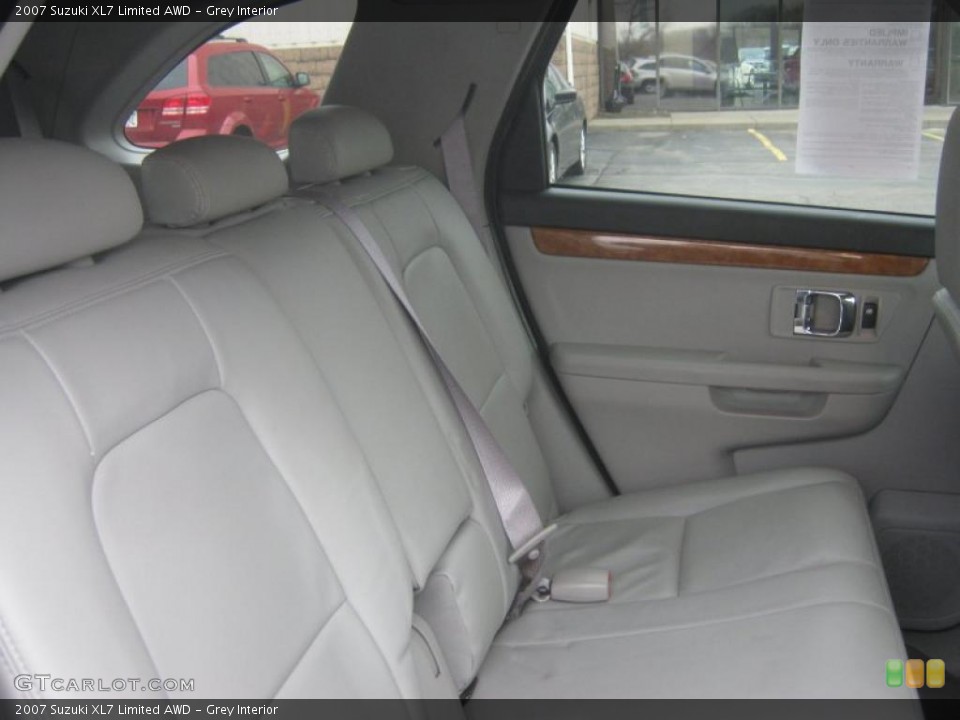 Grey Interior Photo for the 2007 Suzuki XL7 Limited AWD #48434961