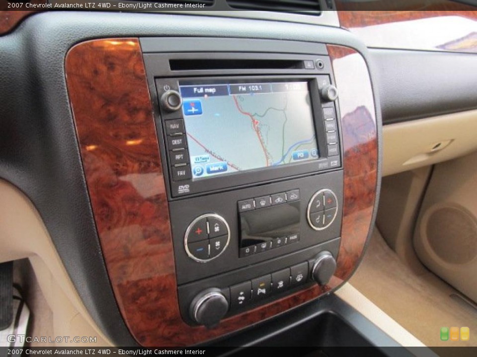 Ebony/Light Cashmere Interior Controls for the 2007 Chevrolet Avalanche LTZ 4WD #48438435