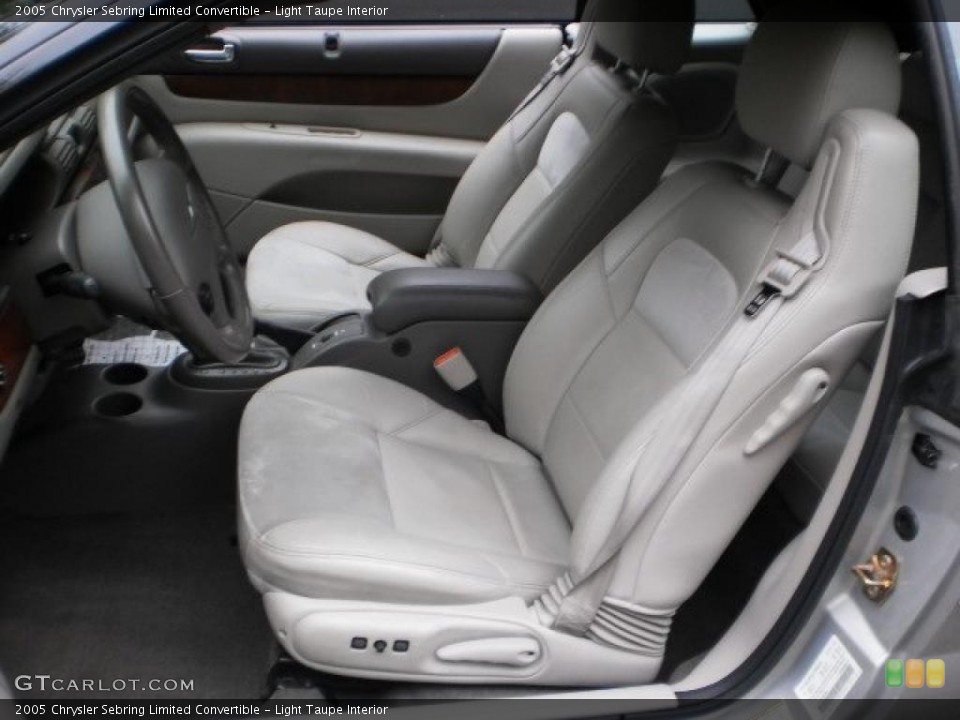 Light Taupe Interior Photo for the 2005 Chrysler Sebring Limited Convertible #48440604