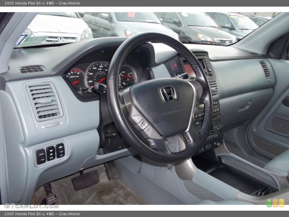 Gray Interior Photo for the 2005 Honda Pilot EX-L 4WD #48451975