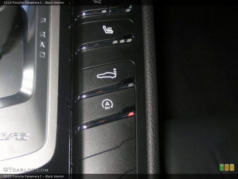 Black Interior Controls for the 2010 Porsche Panamera S #48454570