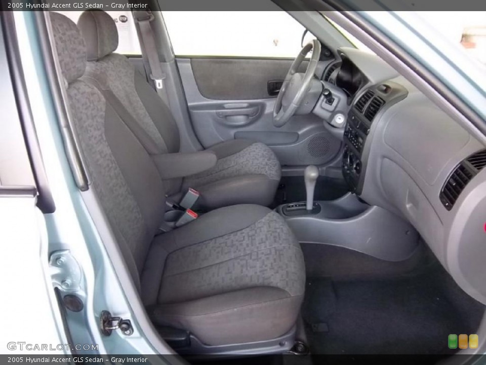 Gray Interior Photo for the 2005 Hyundai Accent GLS Sedan #48454717