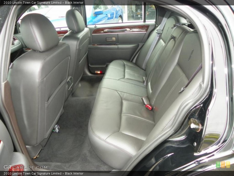 Black Interior Photo for the 2010 Lincoln Town Car Signature Limited #48461820