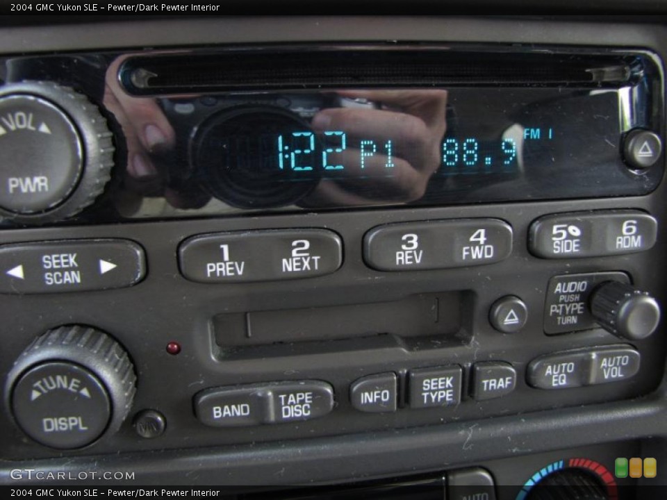 Pewter/Dark Pewter Interior Controls for the 2004 GMC Yukon SLE #48467658