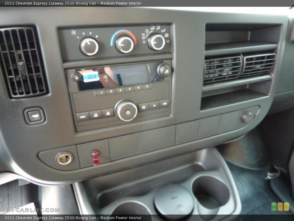 Medium Pewter Interior Controls for the 2011 Chevrolet Express Cutaway 3500 Moving Van #48468690