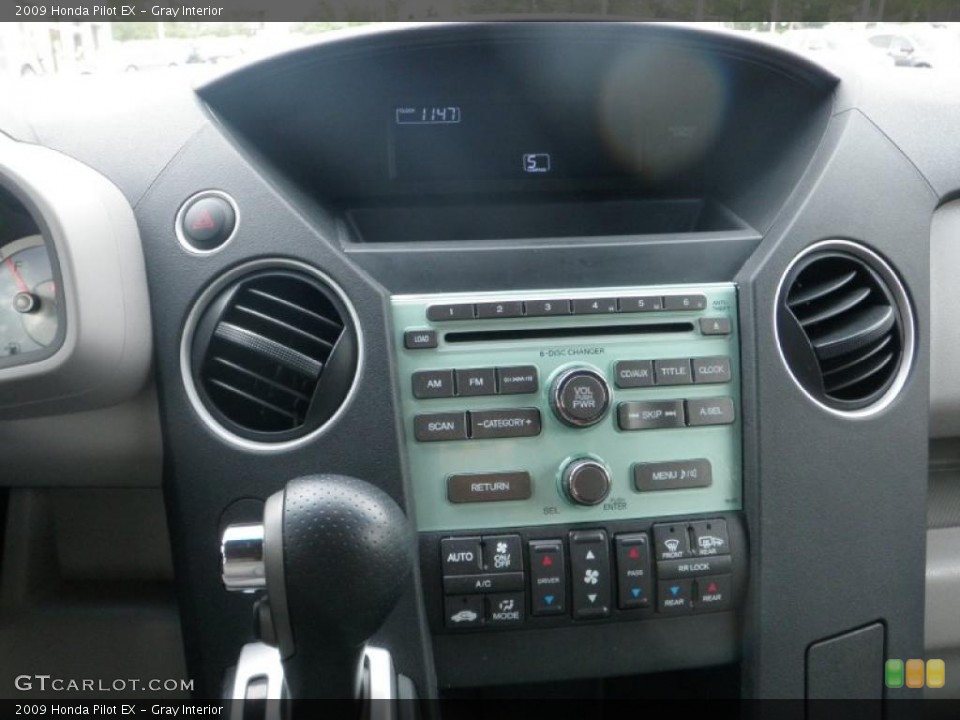 Gray Interior Controls for the 2009 Honda Pilot EX #48479211