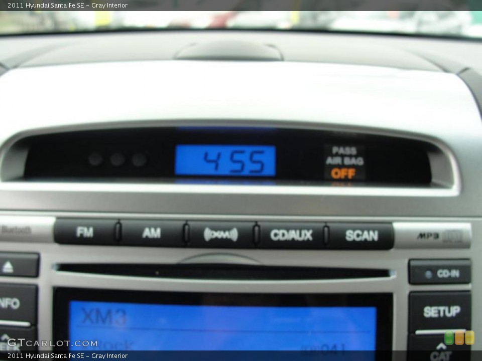 Gray Interior Controls for the 2011 Hyundai Santa Fe SE #48479277