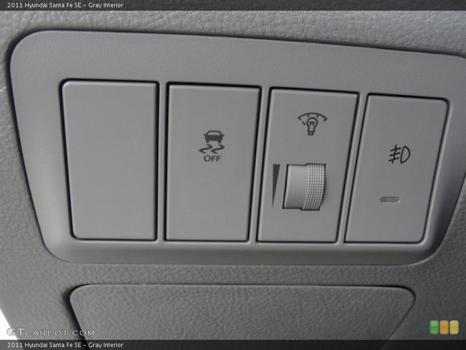 Gray Interior Controls for the 2011 Hyundai Santa Fe SE #48479382