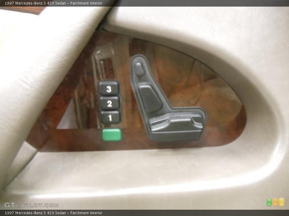 Parchment Interior Controls for the 1997 Mercedes-Benz S 420 Sedan #48494551