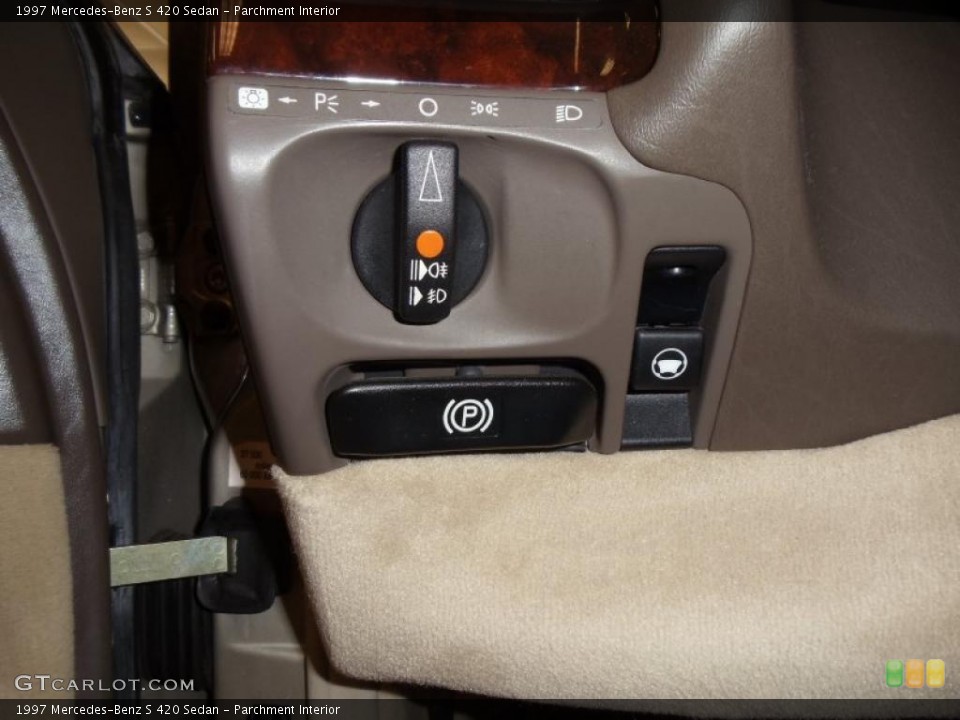Parchment Interior Controls for the 1997 Mercedes-Benz S 420 Sedan #48494587