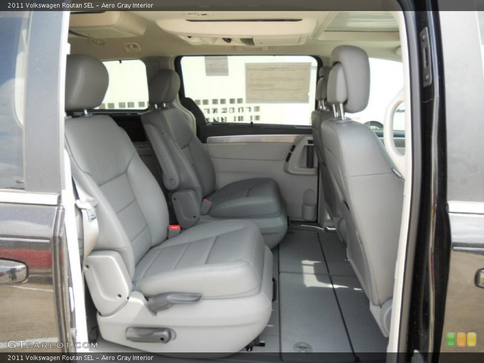 Aero Gray Interior Photo for the 2011 Volkswagen Routan SEL #48498829