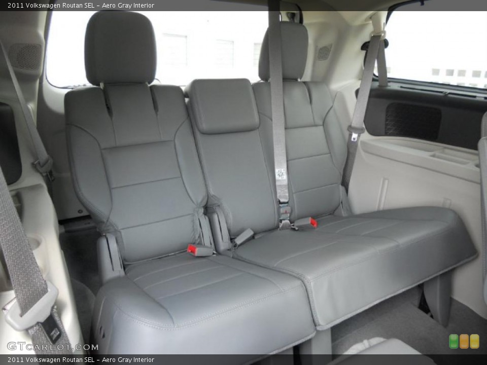 Aero Gray Interior Photo for the 2011 Volkswagen Routan SEL #48498838