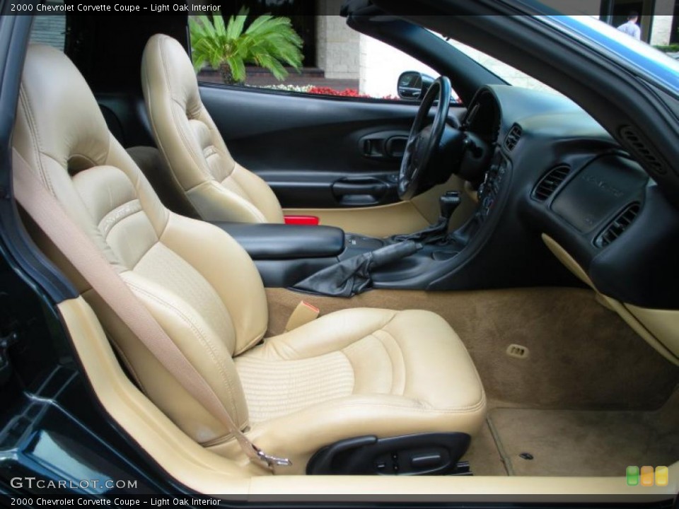 Light Oak Interior Photo for the 2000 Chevrolet Corvette Coupe #48503982
