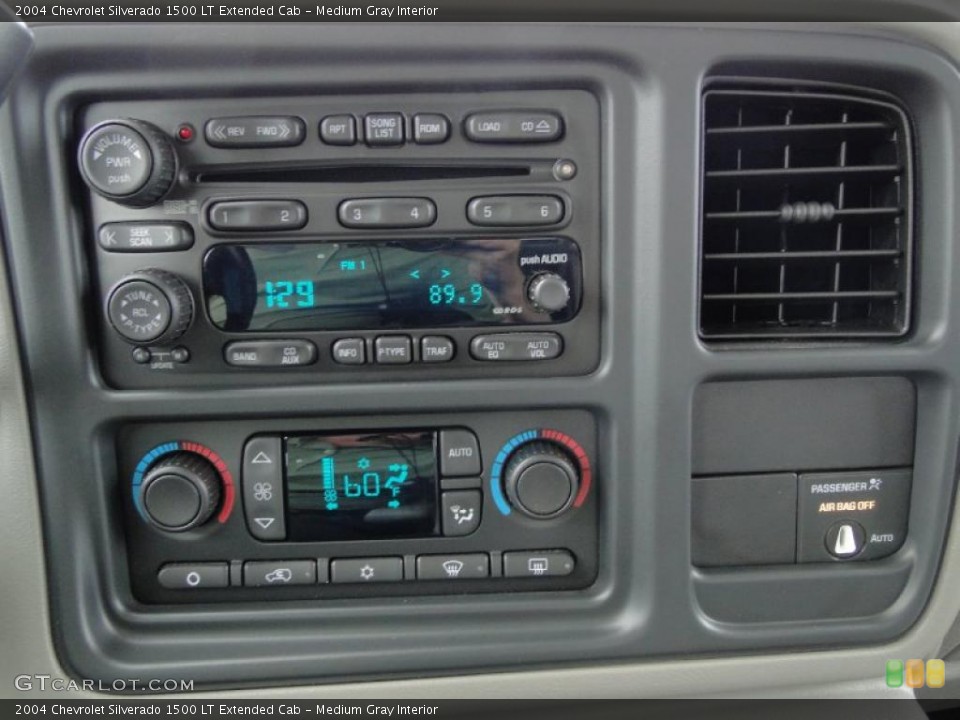 Medium Gray Interior Controls for the 2004 Chevrolet Silverado 1500 LT Extended Cab #48505602