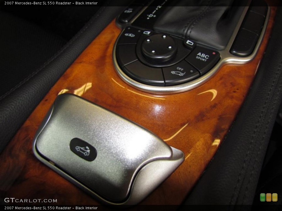 Black Interior Controls for the 2007 Mercedes-Benz SL 550 Roadster #48508656