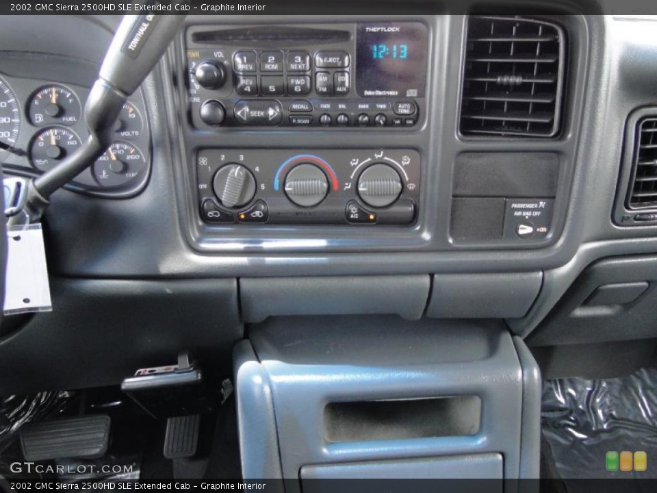 Graphite Interior Controls for the 2002 GMC Sierra 2500HD SLE Extended Cab #48508894