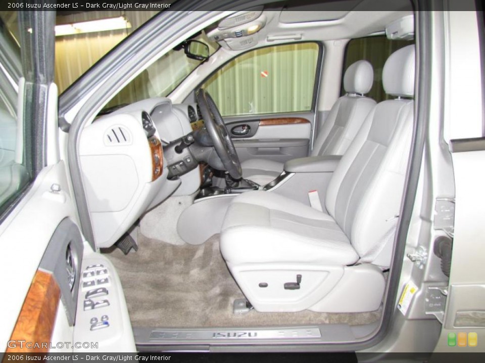 Dark Gray/Light Gray Interior Photo for the 2006 Isuzu Ascender LS #48509545