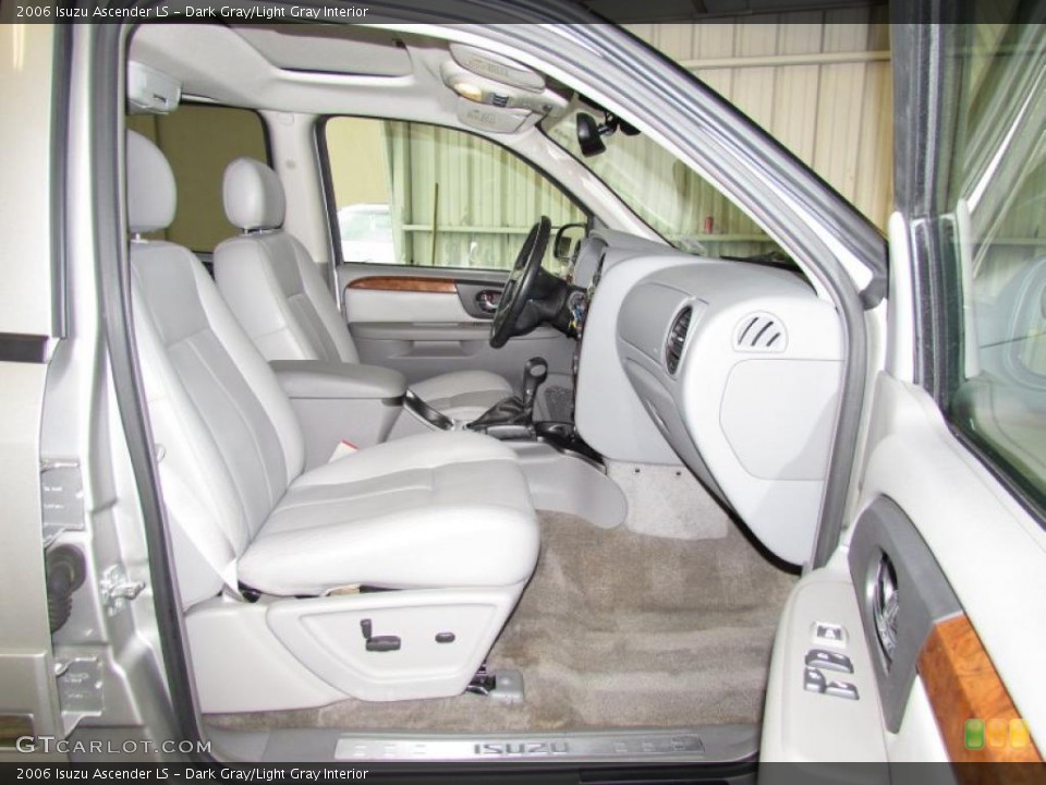 Dark Gray/Light Gray Interior Photo for the 2006 Isuzu Ascender LS #48509560