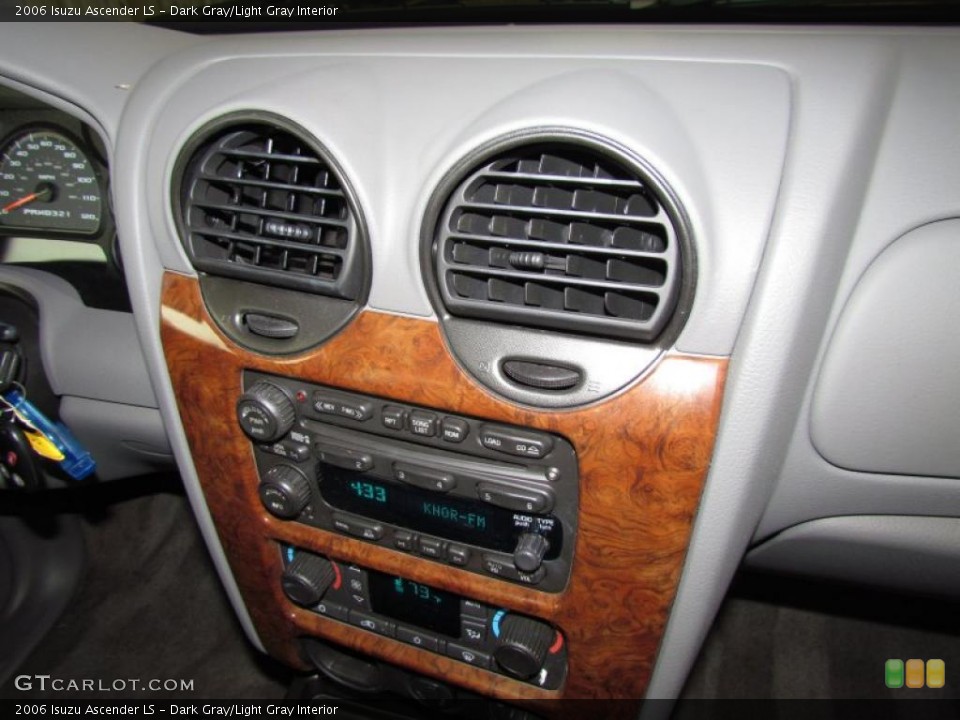 Dark Gray/Light Gray Interior Controls for the 2006 Isuzu Ascender LS #48509650
