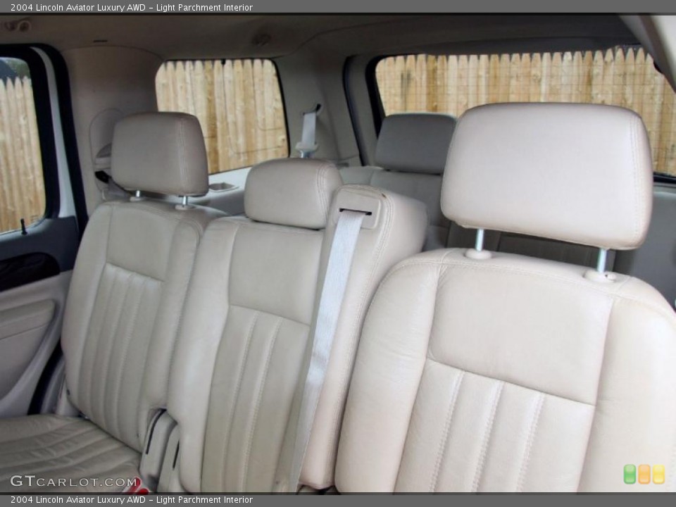 Light Parchment Interior Photo for the 2004 Lincoln Aviator Luxury AWD #48510373