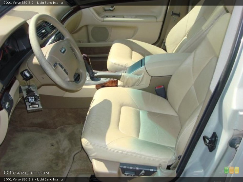 Light Sand Interior Photo for the 2001 Volvo S80 2.9 #48511768