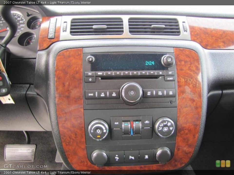 Light Titanium/Ebony Interior Controls for the 2007 Chevrolet Tahoe LT 4x4 #48515416