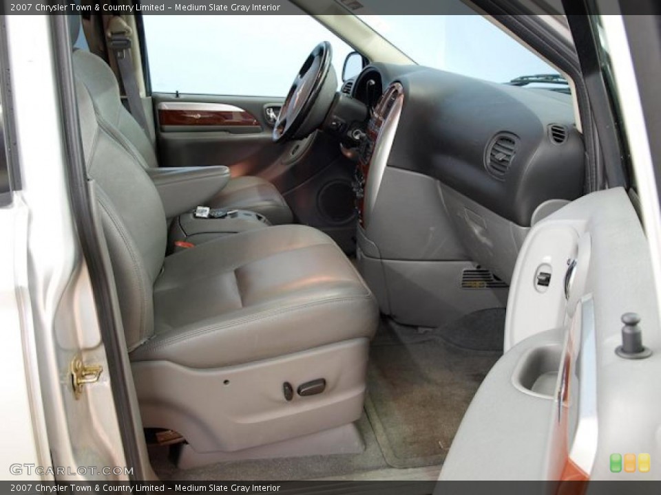 Medium Slate Gray Interior Photo for the 2007 Chrysler Town & Country Limited #48517783