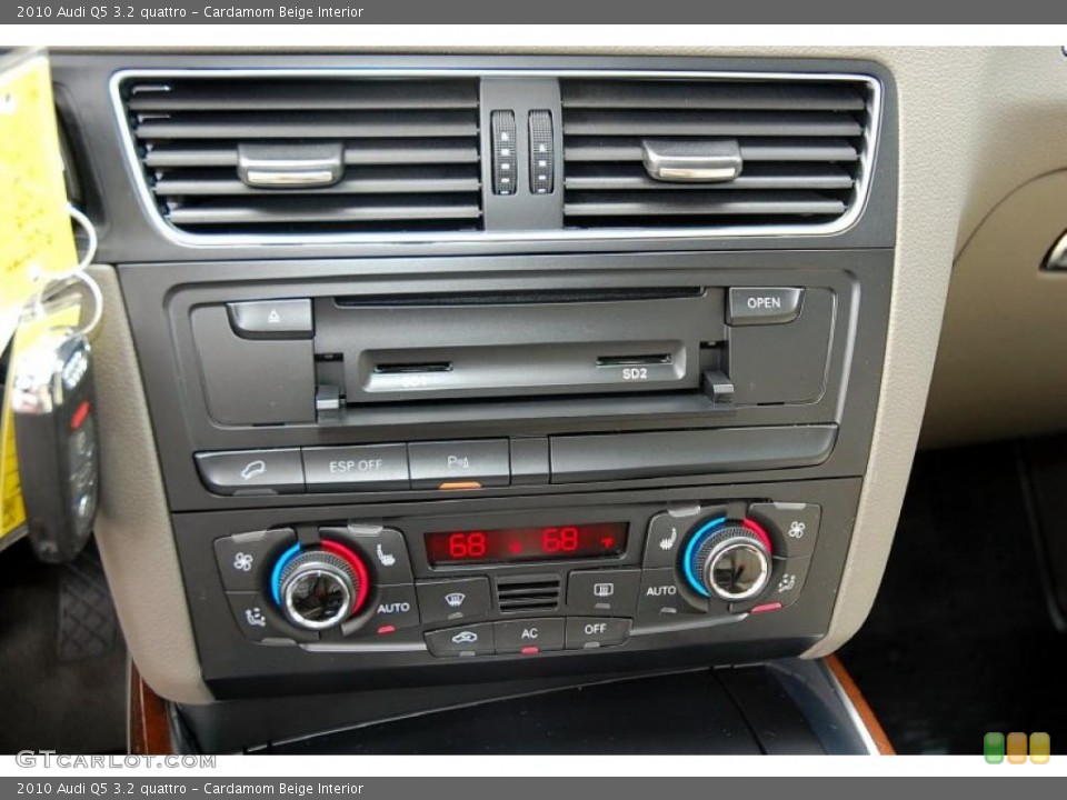 Cardamom Beige Interior Controls for the 2010 Audi Q5 3.2 quattro #48525502