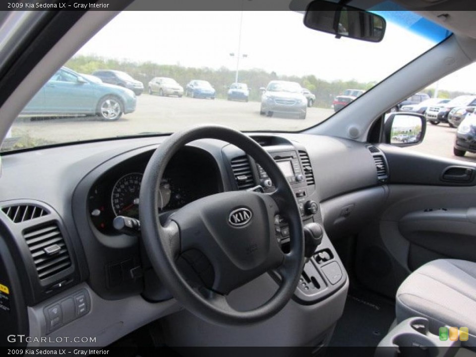 Gray Interior Photo for the 2009 Kia Sedona LX #48548303