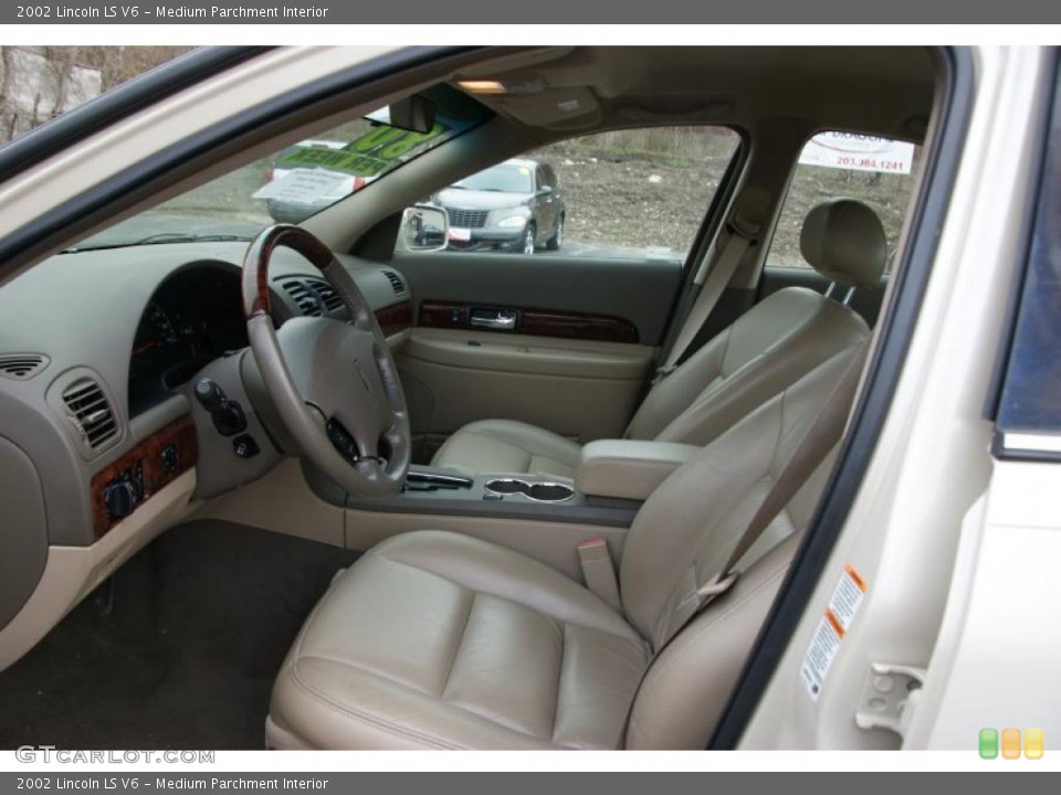 Medium Parchment Interior Photo for the 2002 Lincoln LS V6 #48548396