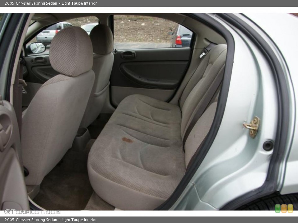 Light Taupe Interior Photo for the 2005 Chrysler Sebring Sedan #48548867