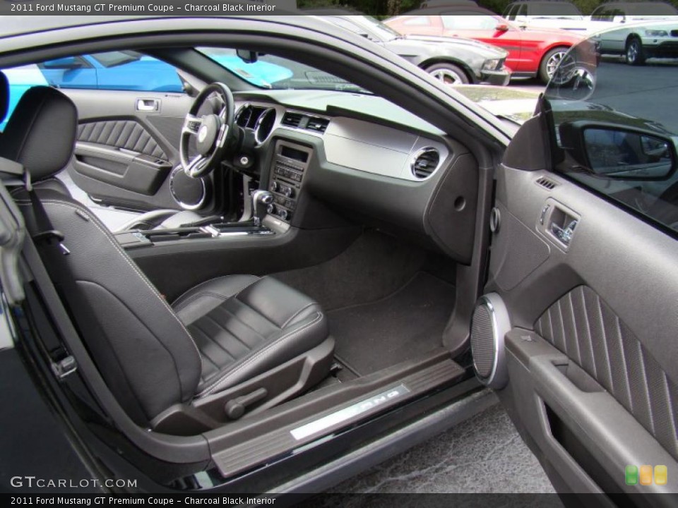 Charcoal Black Interior Photo for the 2011 Ford Mustang GT Premium Coupe #48557357